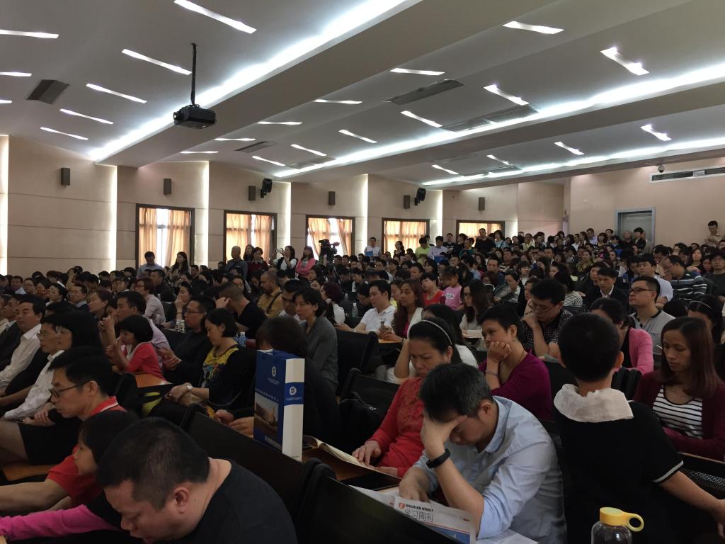 招生宣讲会现场爆满